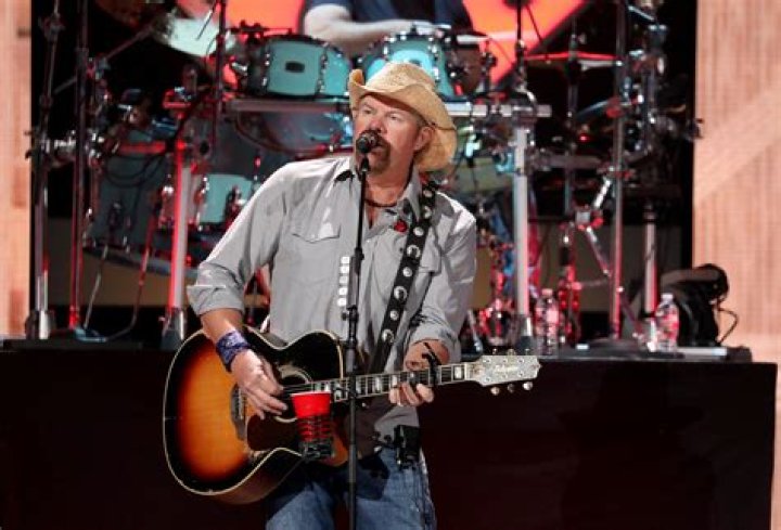 Toby Keith's wife Tricia Lucus and kids honor late singer at tribute